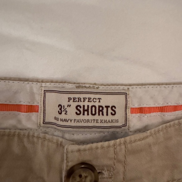 Old Navy Shorts Perfect 3 1/2" Favorite Cuffed Khakis Rolled - Picture 4 of 4